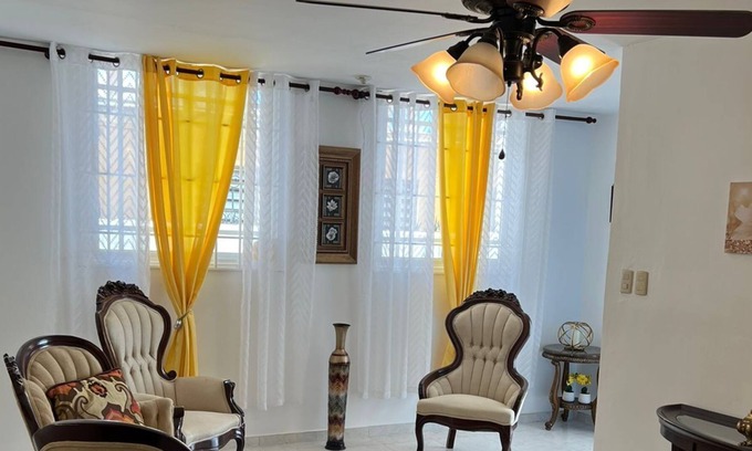 Moca House | Hermosa y Espaciosa Casa con estilo de 3 dormitorios 2 Baños