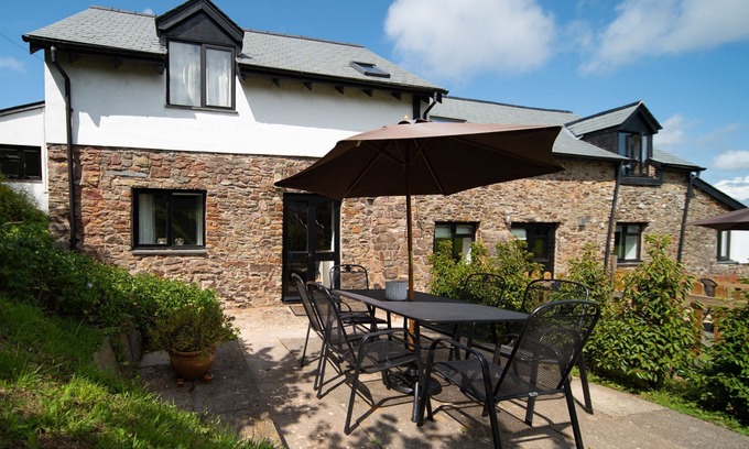 Littleham Cottage | Heron Cottage - Countryside cottage with a pool