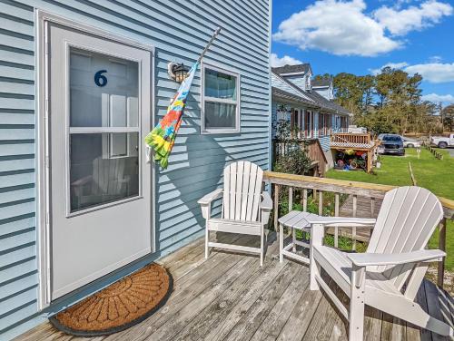 Chincoteague House | Heron Landing - In town, coastal cottage!