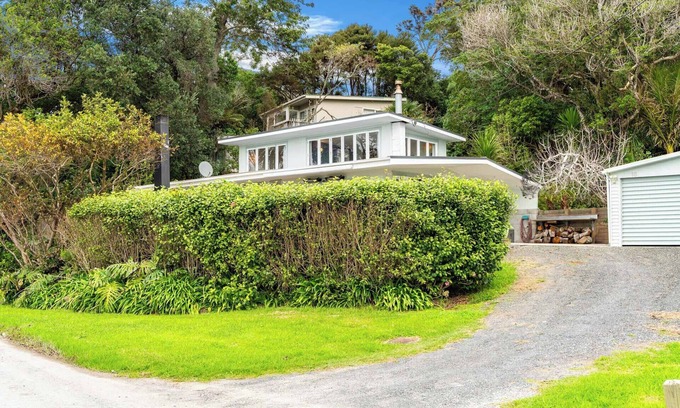 Snells Beach House | Heron's Hideaway - Snells Beach Holiday Home