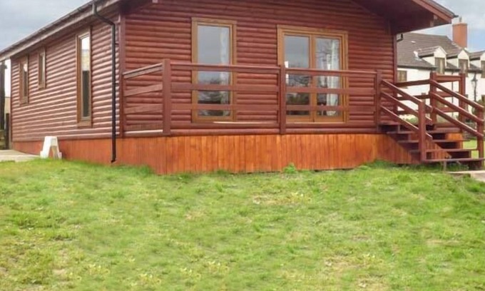 Shepton Mallet Cottage | HERON VIEW LODGE, family friendly, with a garden in Shepton Mallet