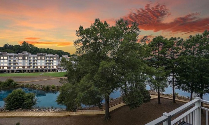 Mount Mourne Apartment | Herons Cove LakeFront