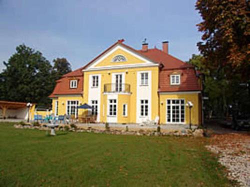 Garz/Rugen House | Herrenhaus Poppelvitz
