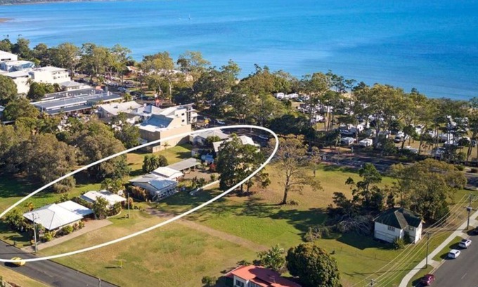 Scarness Apartment | Hervey Bay .. Seaside location