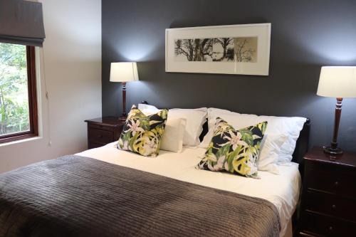 White River House | Heuglins Lodge