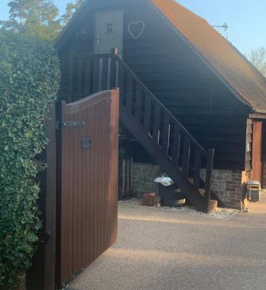 North Stoke Apartment | Hewarts Lodge, Brand New Property, 1 Mile From The Beach, 15 Minutes From All Goodwood Events