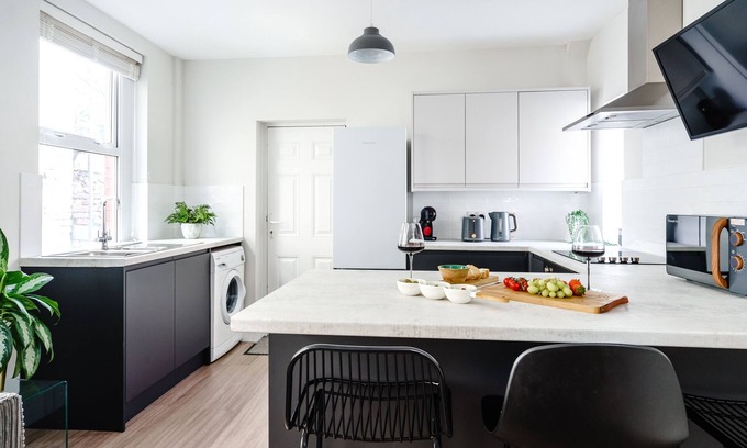 Adamsdown Apartment | HG Collection - Cardiff City Centre