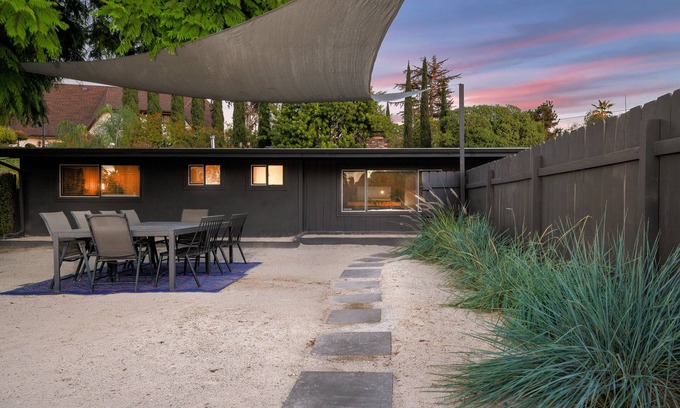 Vista House | HGTV Style Coastal Retreat! Close to Legoland, Zoo, Beaches and More!