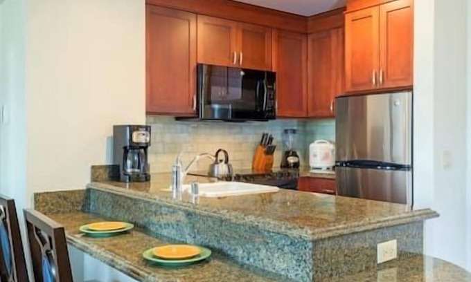 Waikiki Resort | HGVC Hawaii Village, Beachfront Resort, Hot Tub, Pool