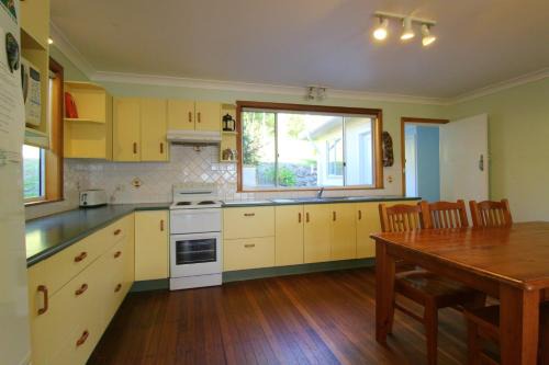 Crescent Head House | Hi View, 18 Dulconghi Street