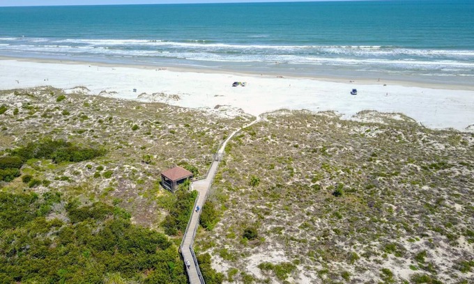 Butler Beach Condo | Hibiscus E204 Free Activities, Oceanfront, Wifi, 3 Pools