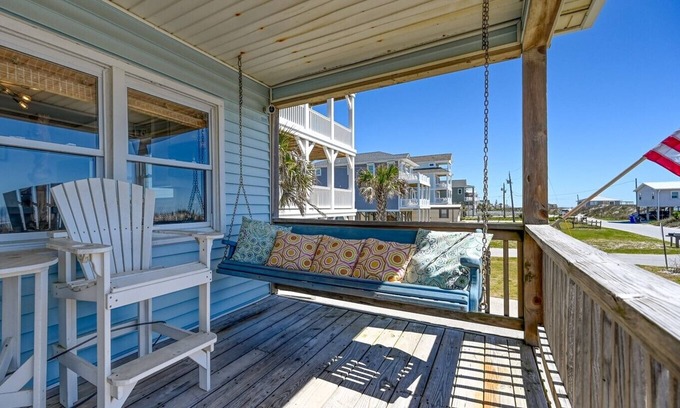 North Topsail Beach Cottage | Hibiscus Hut - Oceanfront - Midcentury Modern Tiki Theme
