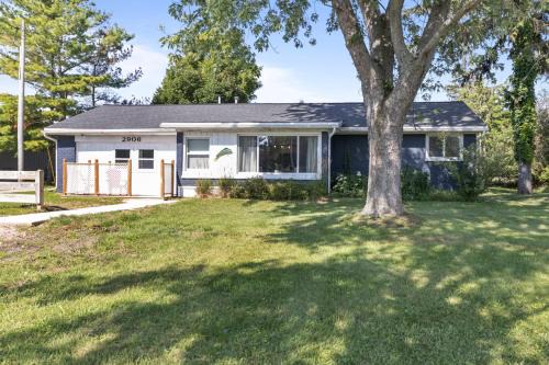 Douglas House | Hickory Cottage - Short distance to downtown, beaches, and breweries