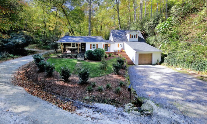 Gerton House | Hickory Creek Hideaway - A cozy mountain cabin