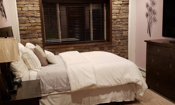 Turtlepoint Apartment | Hidden 4 Bedroom Beautifully Appointed Home