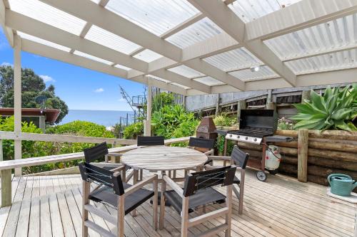 Langs Beach House | Hidden Cove Gem - Langs Beach Holiday Home