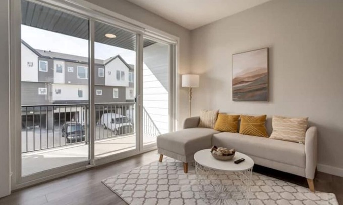 Calgary House | Hidden Gem 2 BR + Near Airport/Highway