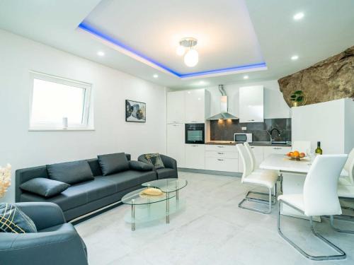 Molunat Apartment | Hidden Gem Apartment - Two Bedroom Apartment with Terrace and Sea View