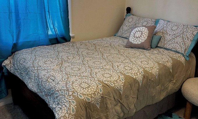 San Bernardino House | Hidden Gem. Comfy 2 Bedroom Home near NOS Event Center.