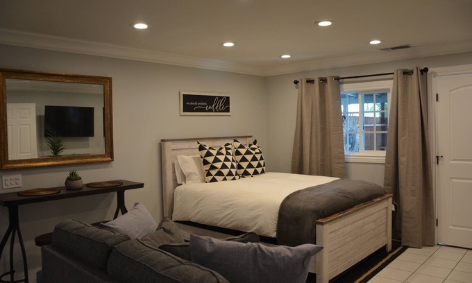 Midway City Cottage | Hidden Gem Cottage near Disneyland and beach cities.