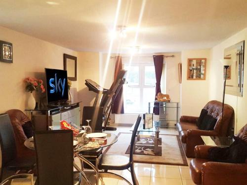 Worsley Apartment | Hidden Gem