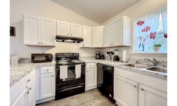 Silver Springs Shores House | Hidden Gem in Ocala: Escape to Serenity and Quiet