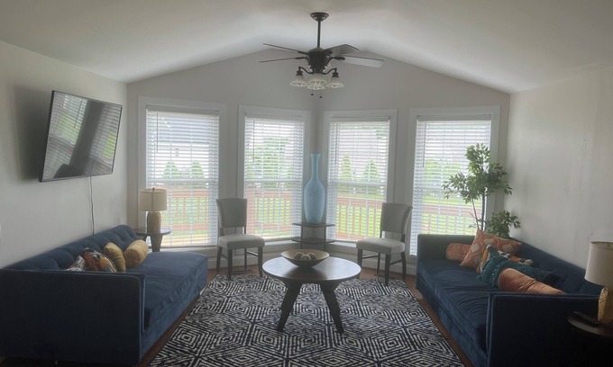 Huntersville House | Hidden Gem of Huntersville. Take a load off in our tucked away slice of heaven.