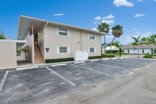 Old Naples Hotel | Hidden Gem