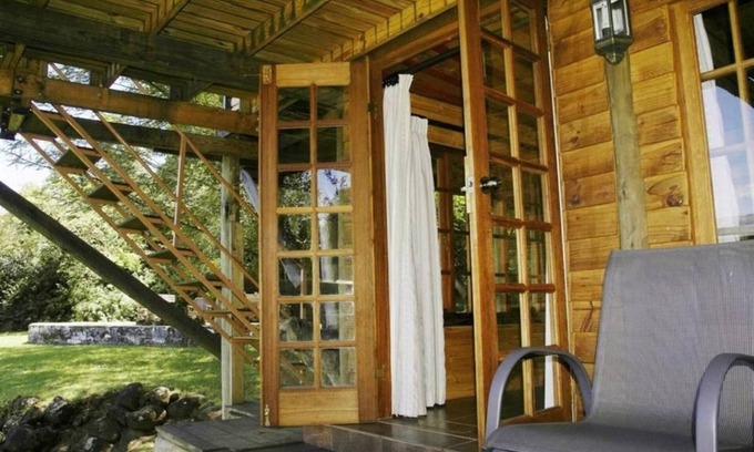 Giant's Castle Game Reserve Ski Chalet | Hidden Gem with magnificent lake and mountain views.
