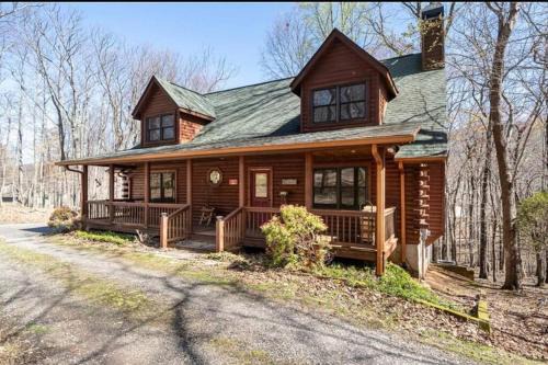 Tate House | Hidden Honey Hole Cabin