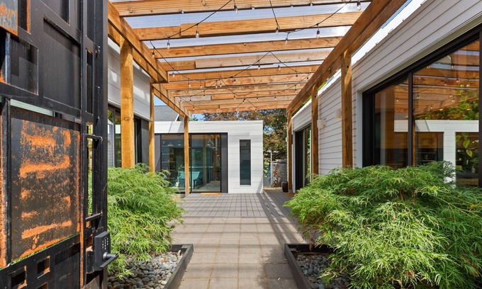 Alberta Arts District House | Hidden Joshua Tree Oasis 5 min walk from all the bars and restaurants on Albert