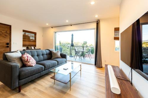 Eagle Rock House | Hidden Oasis 3 bedroom 2 bathroom Home With large backyard and Views Near DTLA