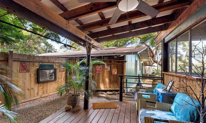 Kahaluu Bay Cabin | Hidden tree house - at the Jungle Hale