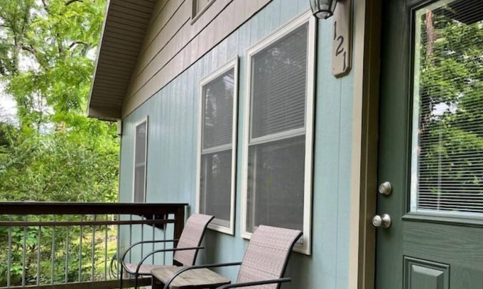 Central Condo | Hidden Wooded Cottage 2 Bed/1 Bath