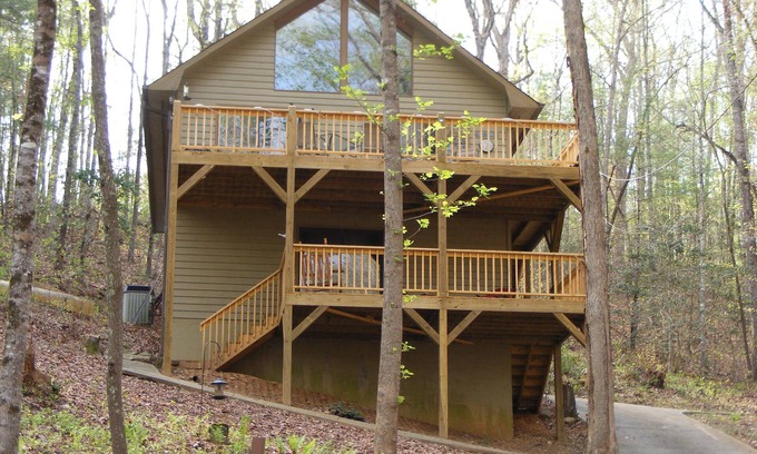 Unaka Ski Chalet | Hideaway Chalet at Lake Hiwassee Bear Paw