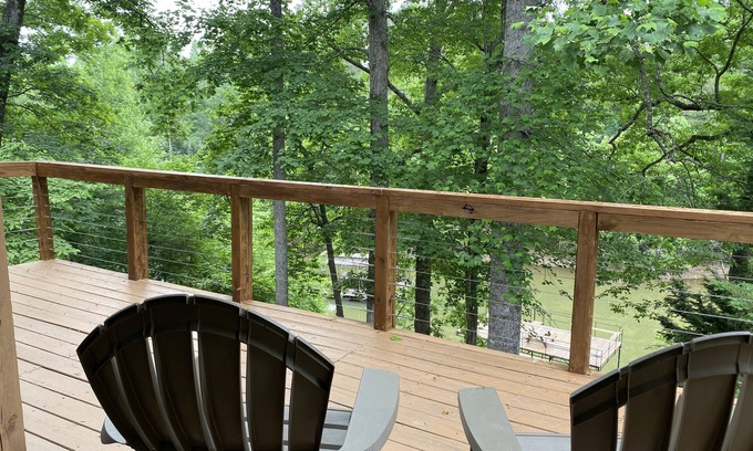 Murrayville House | Hideaway Cove- Private Boat Dock, Waterfront, Game Room, Family-Friendly, Quiet