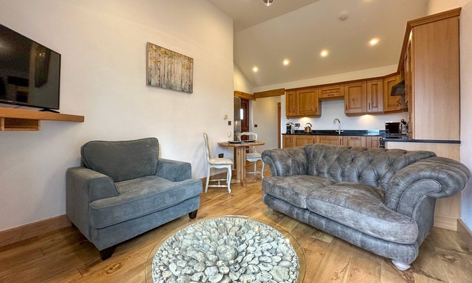 Marhamchurch House | Hideaway for Two, Underfloor Heated, Impressive Four Poster Plank Bed