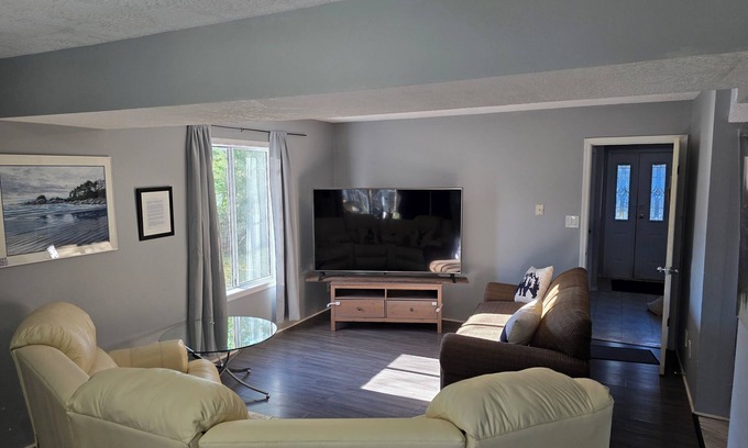 Lake Cowichan House | Hideaway Haven by the Lake