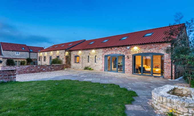 Grange de Lings Cottage | HIDEAWAY, pet friendly, luxury holiday cottage in Scampton
