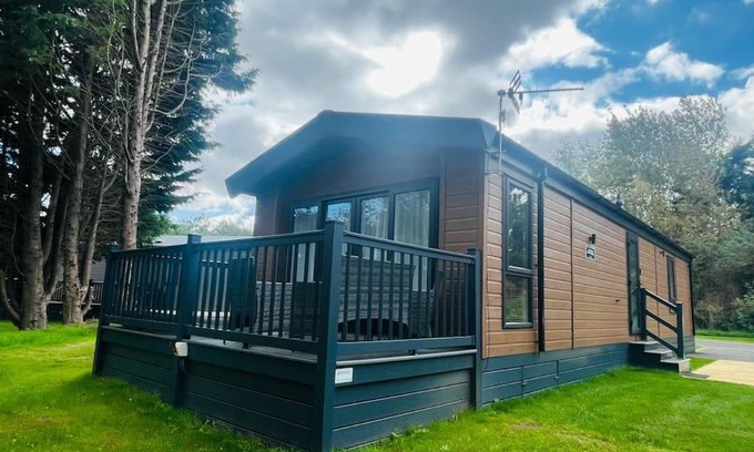 Allerthorpe House | Hideaway Retreat with Hot Tub