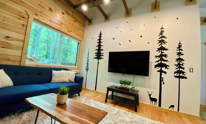 Hamlin House | Hideout Home With 2 Minutes To Pool/Beach and Ski Lift