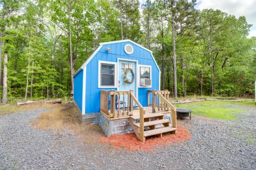 Higden Apartment | Higden Studio with Shared Patio, Yard Games, Grills!