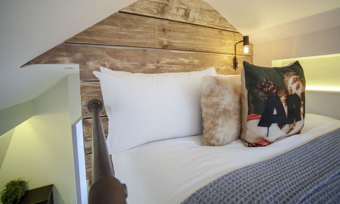 Bristol Old City Apartment | higgihaus (Apartment 5, Clare Street). Aparthotel. Central Location.