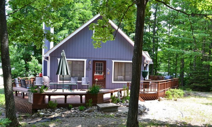 Higgins Lake Ski Chalet | Higgins Lake Hilltop Hideaway