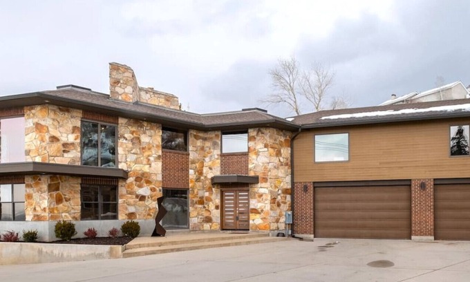 Olympus Cove House | High Alpine Luxury Home with Panoramic View