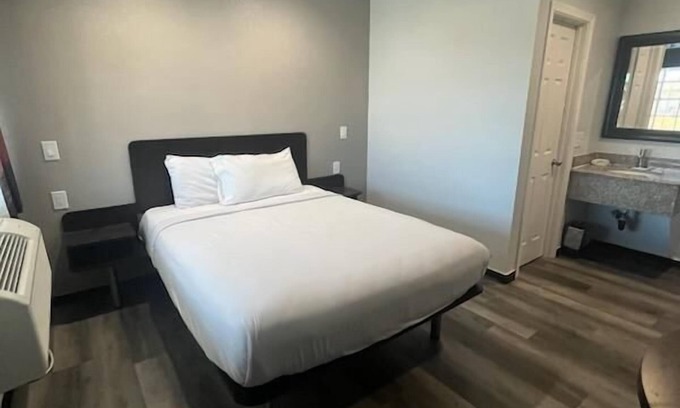 Hesperia Hotel | High Desert Inn