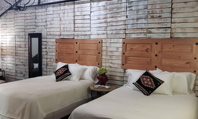 Western Division Apartment | High End Loft Fully Decorated 2 Beds #4