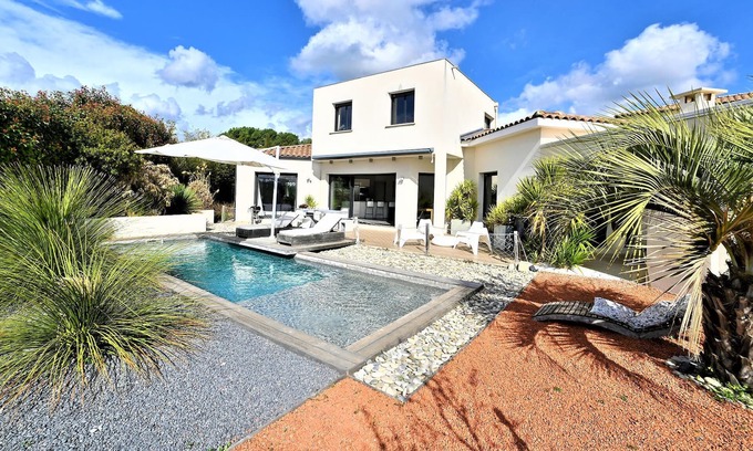 Teyran House | High enjoyment in the hammock!