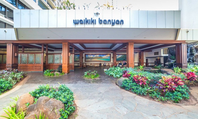 Waikiki Apartment | High Floor Mountain View with 2 Double Beds and Parking