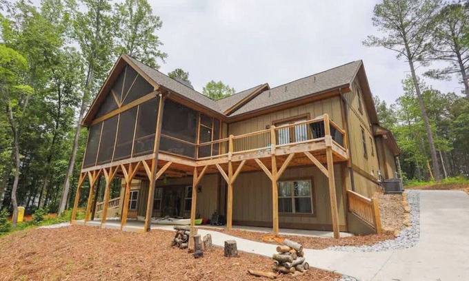 Seneca House | High Harbor Point on Quiet Cove